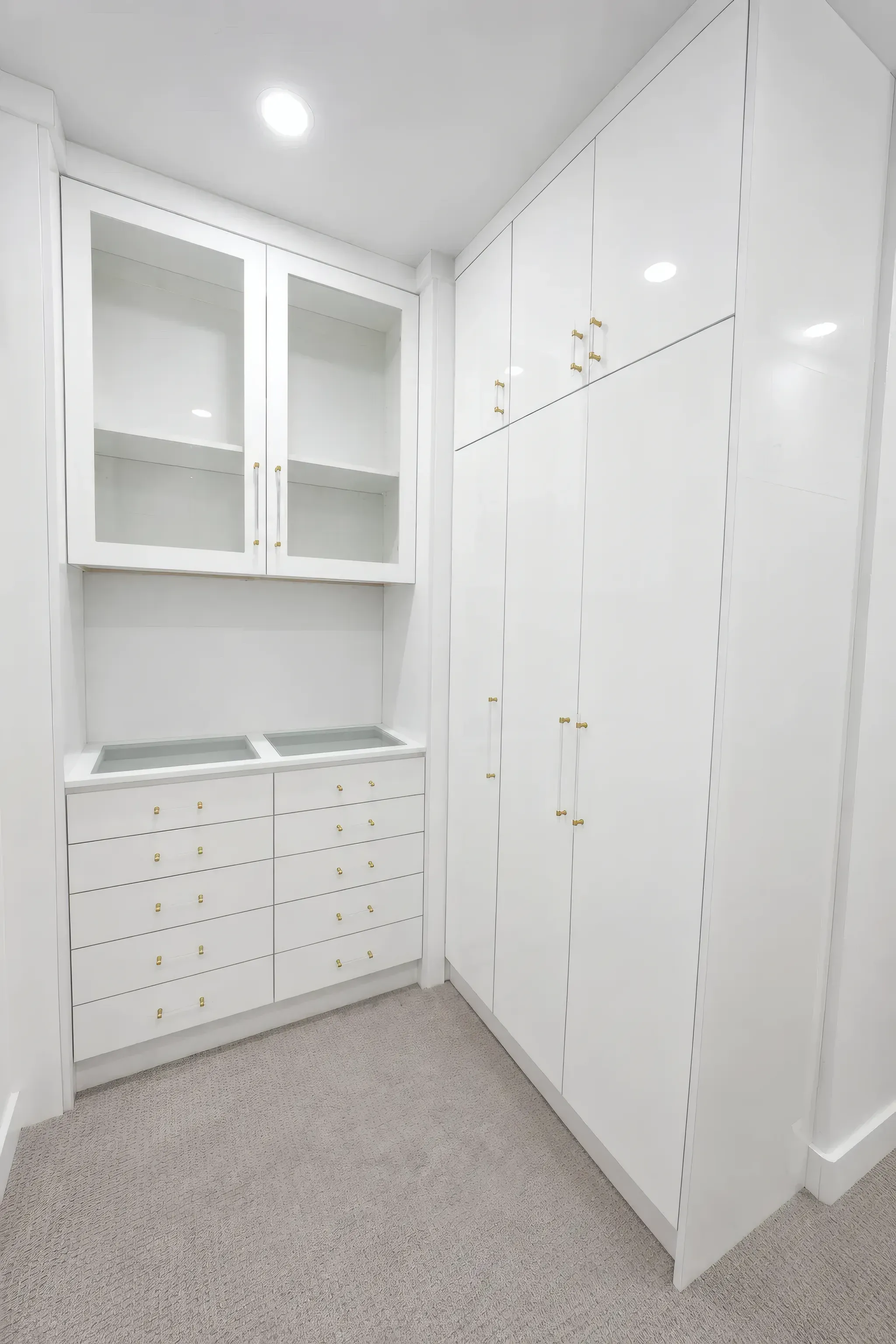 White Gloss Walk-In Closet, view 3