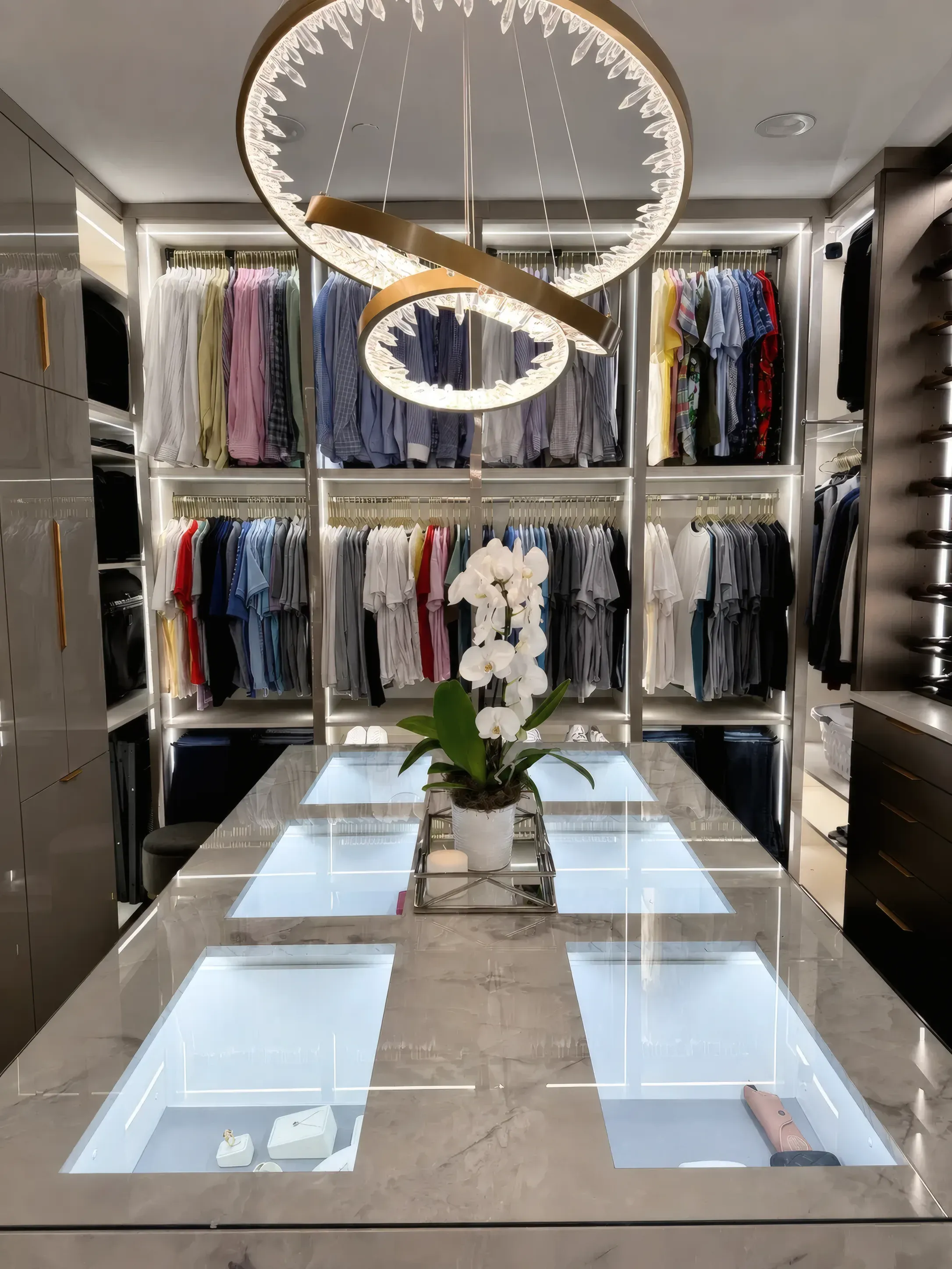 Daybreak Gray & Picasso Inox Walk-In Closet, view 4