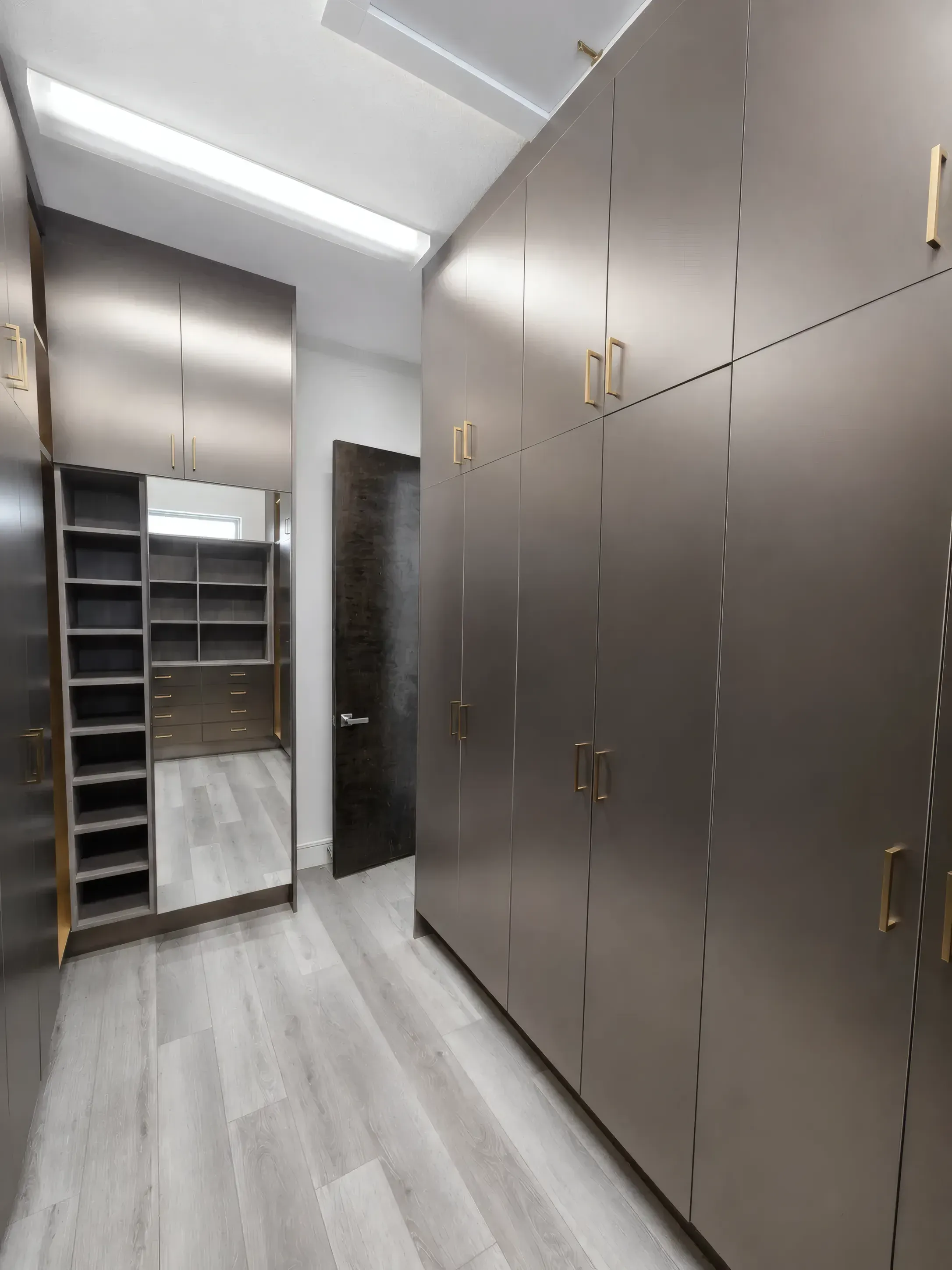 Inox and Oak Walk-In Closet, view 2